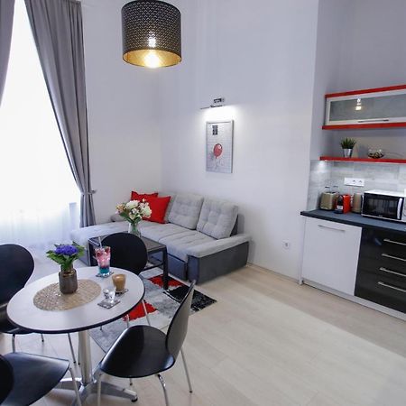 אגר Urania Apartmanhaz מראה חיצוני תמונה