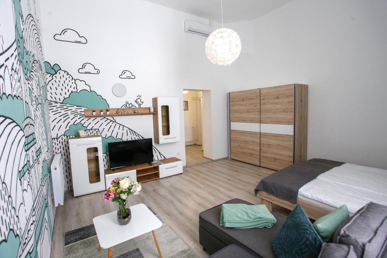 אגר Urania Apartmanhaz מראה חיצוני תמונה