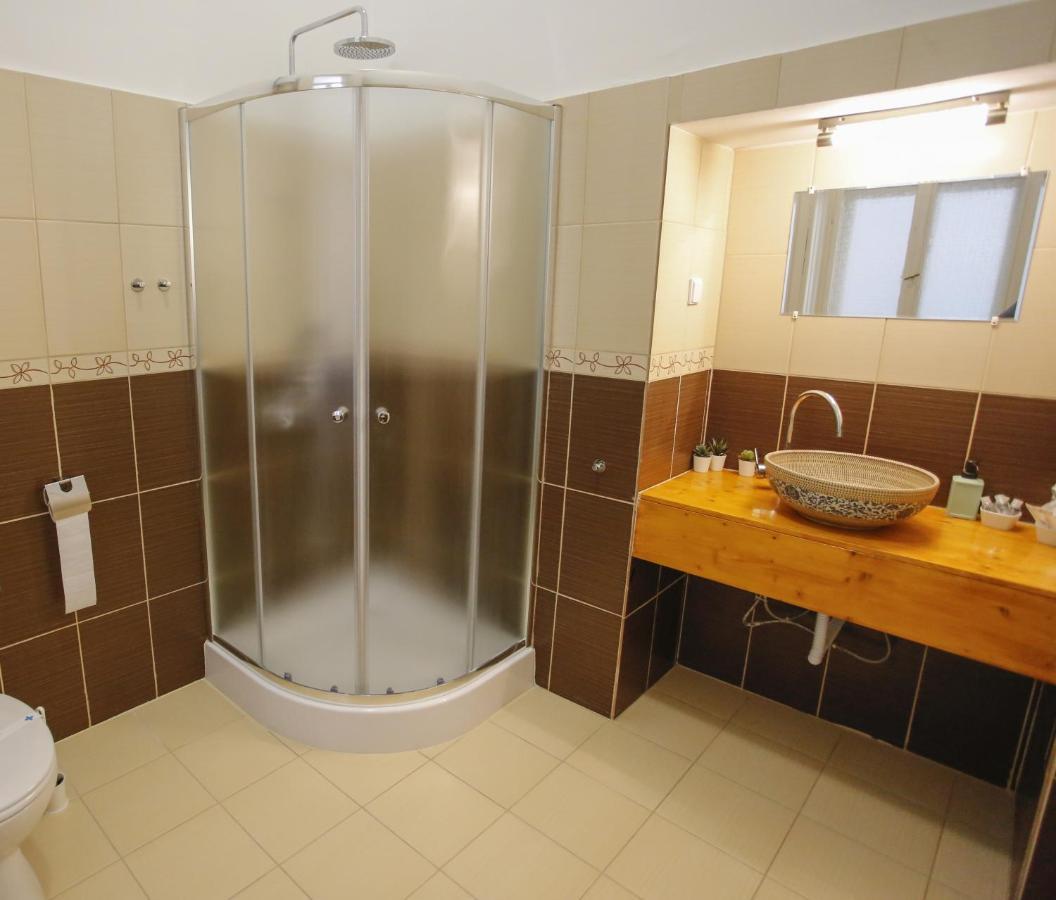 אגר Urania Apartmanhaz מראה חיצוני תמונה