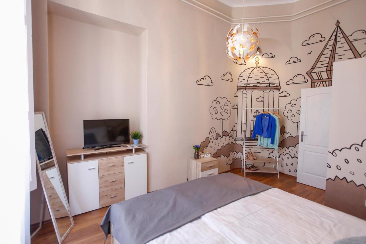 אגר Urania Apartmanhaz מראה חיצוני תמונה