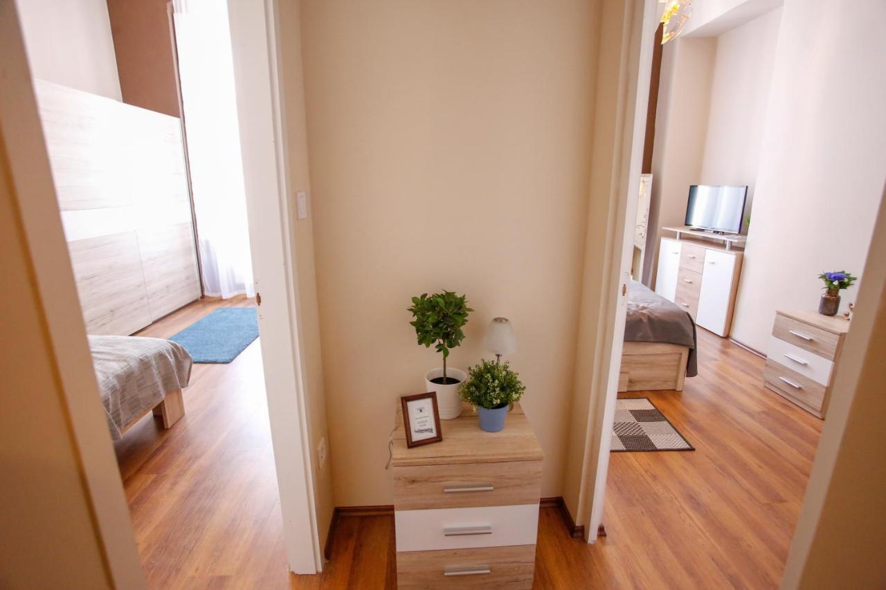 אגר Urania Apartmanhaz מראה חיצוני תמונה