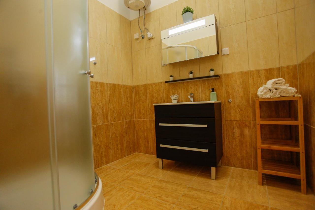 אגר Urania Apartmanhaz מראה חיצוני תמונה
