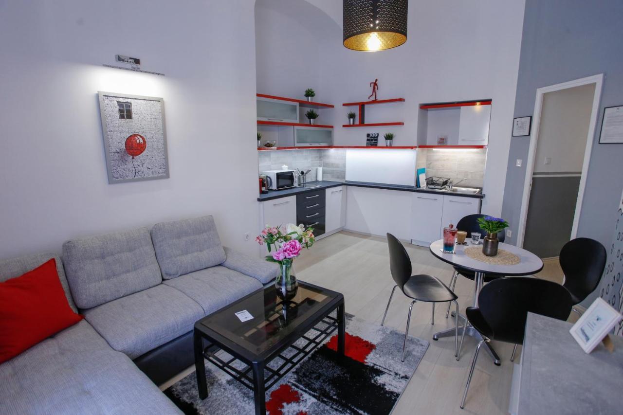 אגר Urania Apartmanhaz מראה חיצוני תמונה